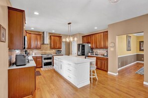Refrigerador, microondas, horno, placa de cocina