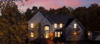 Sleeps 12 | Sauna+Bar+Basement Game Room+Fire Pits