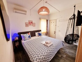 Economy Double Room | Premium bedding, iron/ironing board, free WiFi, bed sheets