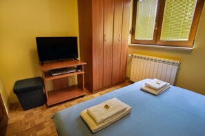 1 bedroom, iron/ironing board, WiFi, bed sheets