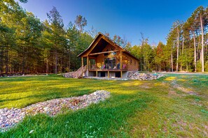 Exterior - New dog-friendly cabin with river views, grill, modern interior, W/D, and AC (Tomahawk)