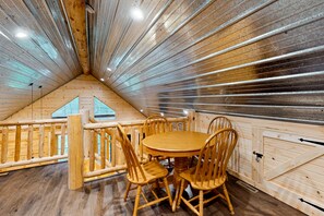 Dining - New dog-friendly cabin with river views, grill, modern interior, W/D, and AC (Tomahawk)