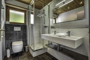 Dusche, Haartrockner, Handtücher