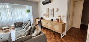 Smart TV, books