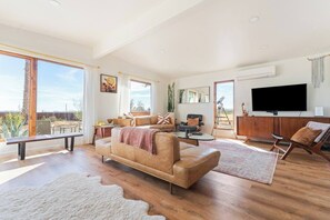 Télévision, table de tennis de table