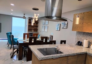 Apartment | Private kitchen | Full-size fridge, microwave, stovetop, blender - Boca de cielo (Mazatlán)
