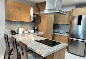 Apartment | Private kitchen | Full-size fridge, microwave, stovetop, blender - Boca de cielo (Mazatlán)
