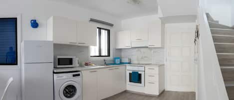 冰箱、微波炉、烤箱、炉灶