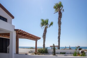 Property grounds - Stunning Seaview Maisonette (Meneou)