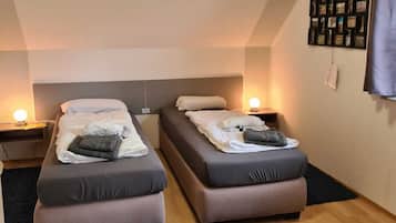 2 bedrooms, travel cot, free WiFi