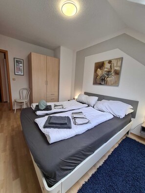 2 bedrooms, travel cot, free WiFi