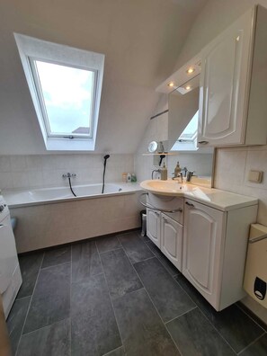 Hair dryer, toilet paper - Gemütliche Ferienwohnung im Ferienpark Frankenau (Frankenau)