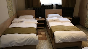 Kamar Triple Keluarga | Didekorasi berbeda-beda dan dilengkapi dengan perabotan berbeda-beda