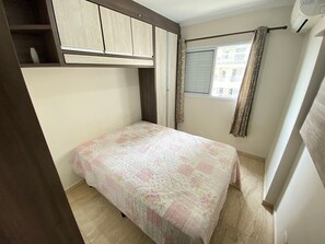 1 habitación, tabla de planchar con plancha y wifi 