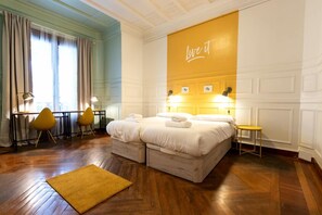 Doppelzimmer, 2 Einzelbetten, Gemeinschaftsbad | Daunenbettdecken, Schreibtisch, Bügeleisen/Bügelbrett, kostenloses WLAN
