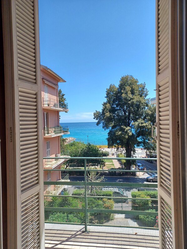 Interior - Charming, sunny apt w/two beautiful views: the Mediterranean Sea & French Alps (Menton)