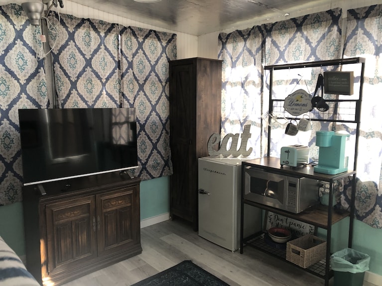 Cozy Studio "Glamping" Shack 2 Miles From Englewood Beach! - Englewood