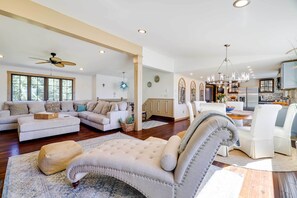 TV, fireplace, DVD player - Private Beach! Luxe Lake House in Pocono Mtns (Pocono Summit)