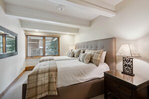 2 bedrooms, iron/ironing board, travel cot, WiFi - Lodge at Lionshead 203 (Vail)