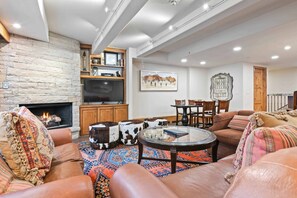 TV, fireplace - Lodge at Lionshead 203 (Vail)