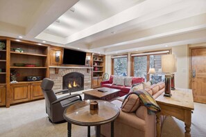 TV, fireplace - Lodge at Lionshead 208 (Vail)