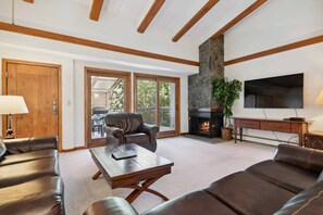 TV, fireplace - Lodge at Lionshead 407 (Vail)