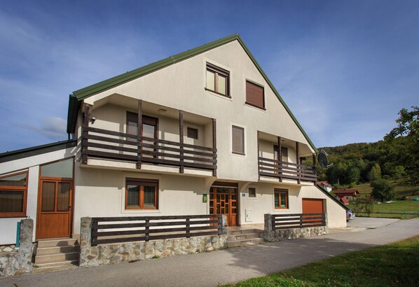Exterior - Tranquil Mountain Haven for 3 in Kolasin (Kolasin)