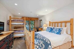 4 bedrooms, desk, iron/ironing board, travel cot - Lodge at Lionshead 110-100 (Vail)