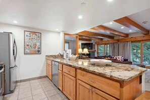 Interior - Lodge at Lionshead 110-100 (Vail)