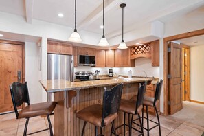 Mikrowelle, Herdplatte, Geschirrspüler