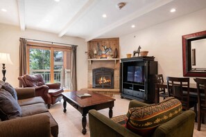 TV, fireplace - Lodge at Lionshead 150A (Vail)