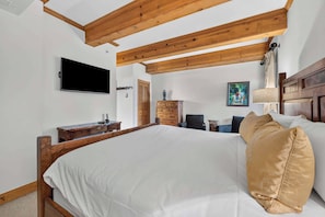 2 bedrooms, iron/ironing board, travel cot, WiFi - Lodge at Lionshead 160 (Vail)