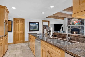 Coffee/tea maker, microwave, stovetop, dishwasher