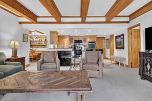 TV, fireplace - Lodge at Lionshead 160A (Vail)