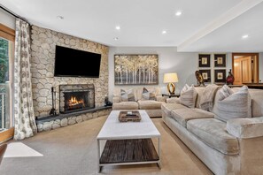 TV, fireplace - Lodge at Lionshead 210 (Vail)