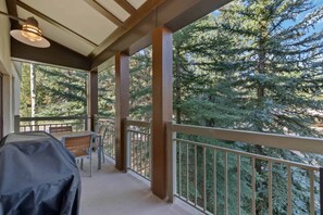 Outdoor dining - Lodge at Lionshead 210A (Vail)