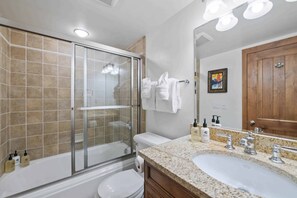 Hair dryer, towels - Lodge at Lionshead 220 (Vail)