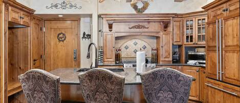 Microwave, stovetop, dishwasher, coffee/tea maker