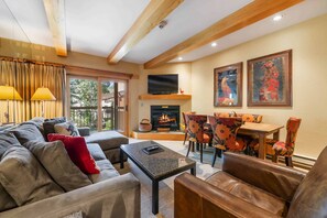 TV, fireplace - Lodge at Lionshead 250 (Vail)
