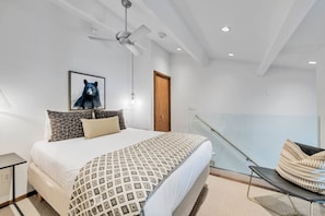 Iron/ironing board, travel crib, WiFi, bed sheets - Lodge at Lionshead 320 (Vail)