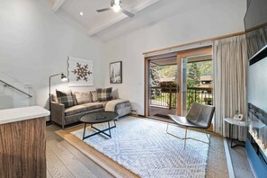 TV, fireplace - Lodge at Lionshead 320 (Vail)