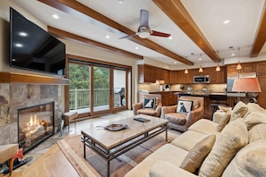 TV, fireplace - Lodge at Lionshead 360 (Vail)