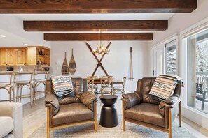 TV, fireplace - Lodge at Lionshead 380 (Vail)