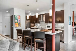 Microwave, stovetop, dishwasher, coffee/tea maker - Lodge at Lionshead 05 (Vail)