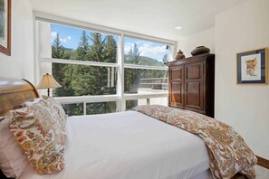 4 bedrooms, iron/ironing board, travel crib, WiFi - Lodge at Lionshead 08 (Vail)