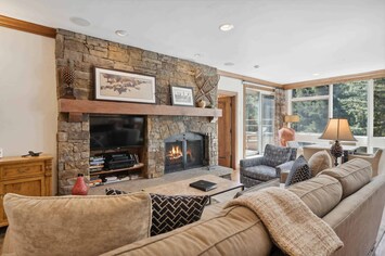 lodgeatlionshead-8-2847_53118097131_o