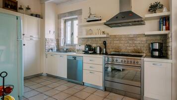 Villa | 3 bedrooms, desk, Internet