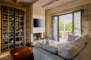 Villa | 3 bedrooms, desk, Internet - Riglia Villas - Villa Olive (West Mani)