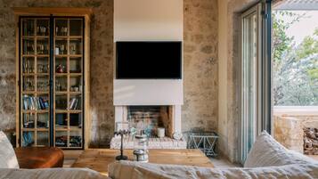 Villa | 3 bedrooms, desk, Internet