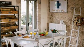 Villa | 3 bedrooms, desk, Internet
